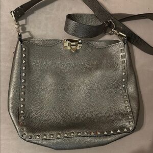 Authentic Valentino Garavani Rockstud Crossbody Hobo Metallic Leather Medium sz